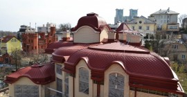 “Metalroof” company performs a very complicated roofing for building in Pechersk area