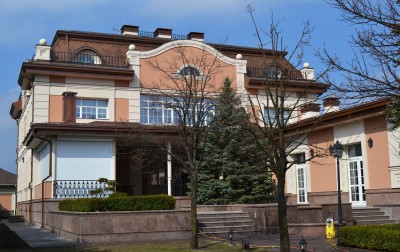 016 Cottage in the suburb of Kiev city